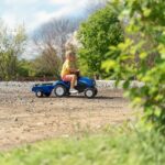 Tractor de pedales New Holland con remolque