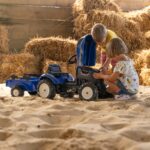 Tractor de pedales New Holland con remolque